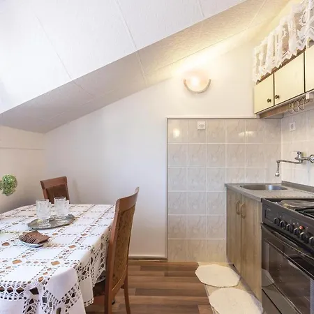 Appartamento Lovely In With Wifi Pavicini